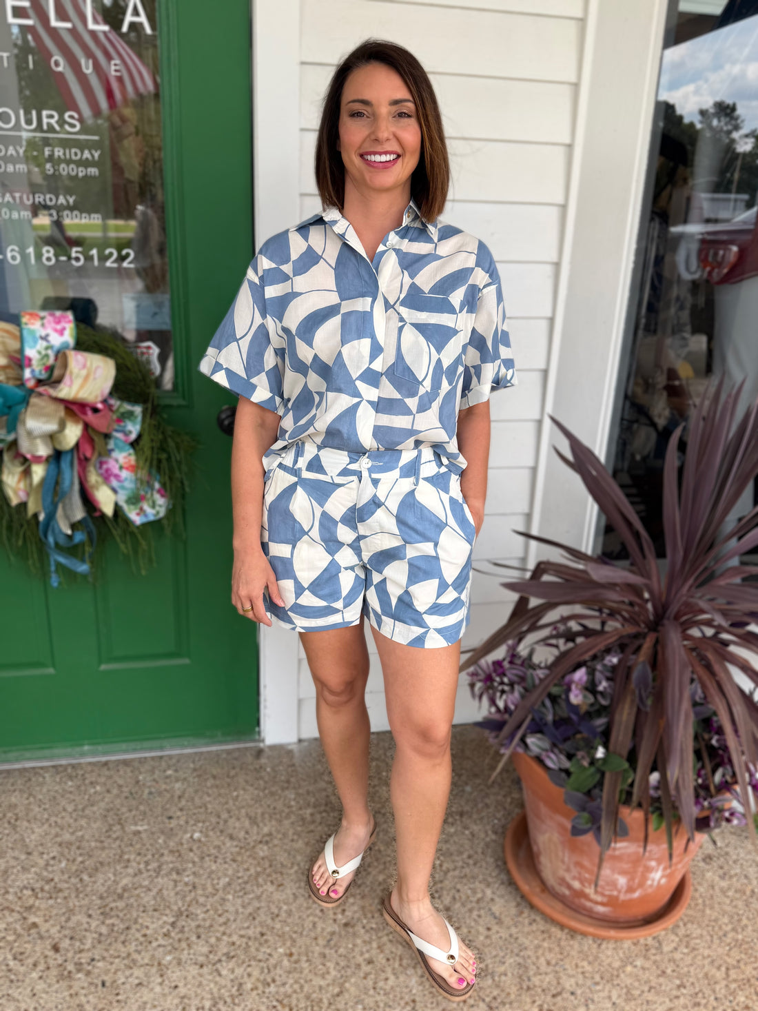 BLUE GEOMETRIC PRINT SHORT SLEEVE BUTTON UP TOP
