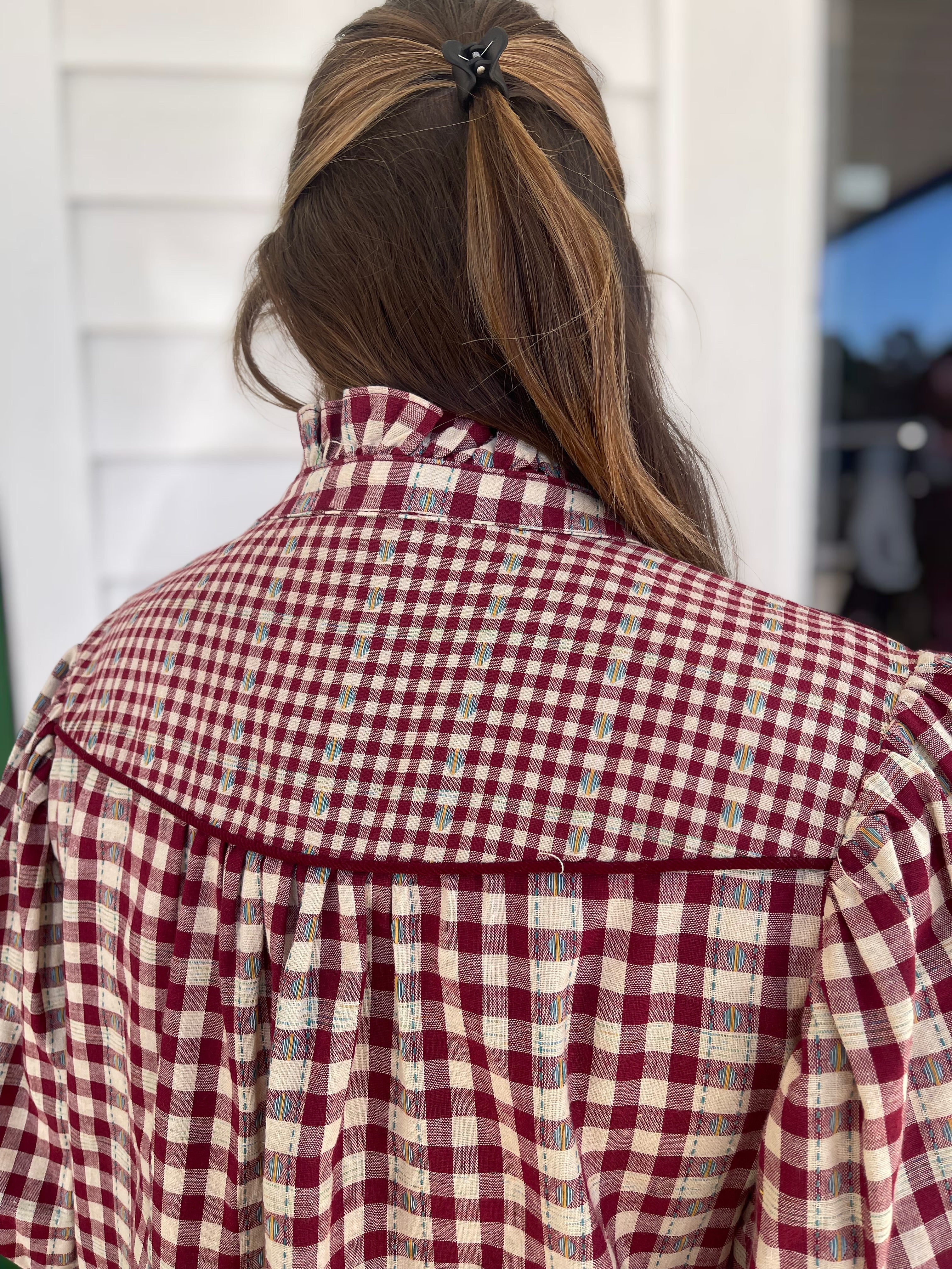 WINE CHECKERED PRINT BUTTON DOWN GATHERED SLEEVE TOP