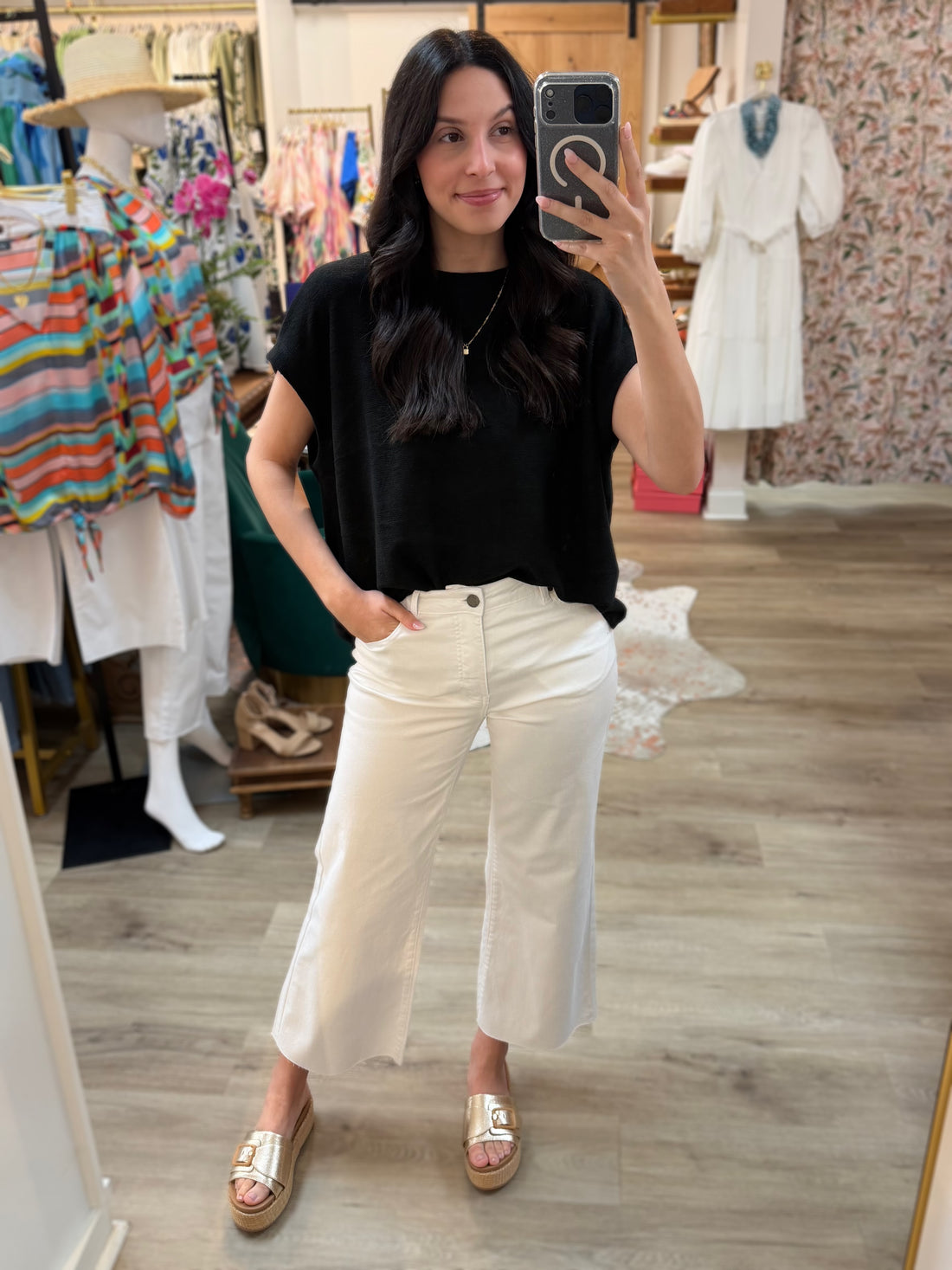 BLACK SOFT BRUSH FABRIC SHORT SLEEVE TOP