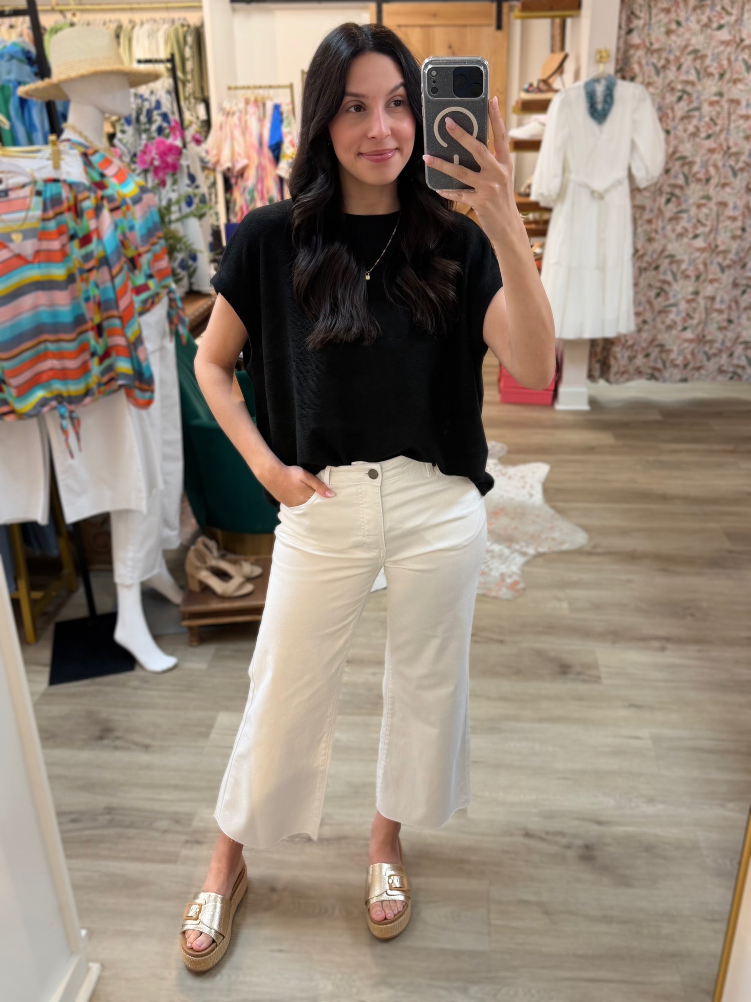 BLACK SOFT BRUSH FABRIC SHORT SLEEVE TOP