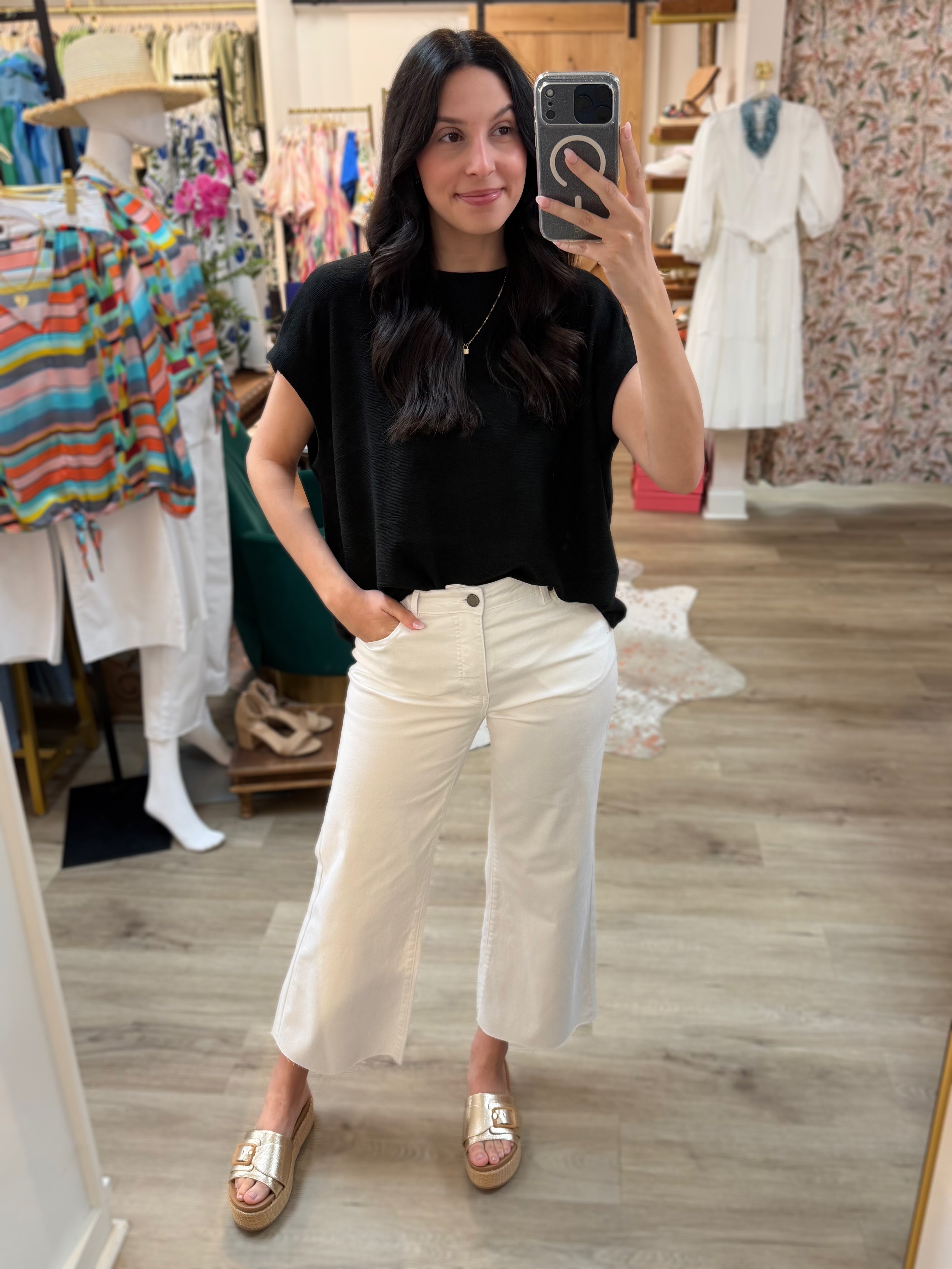 BLACK SOFT BRUSH FABRIC SHORT SLEEVE TOP
