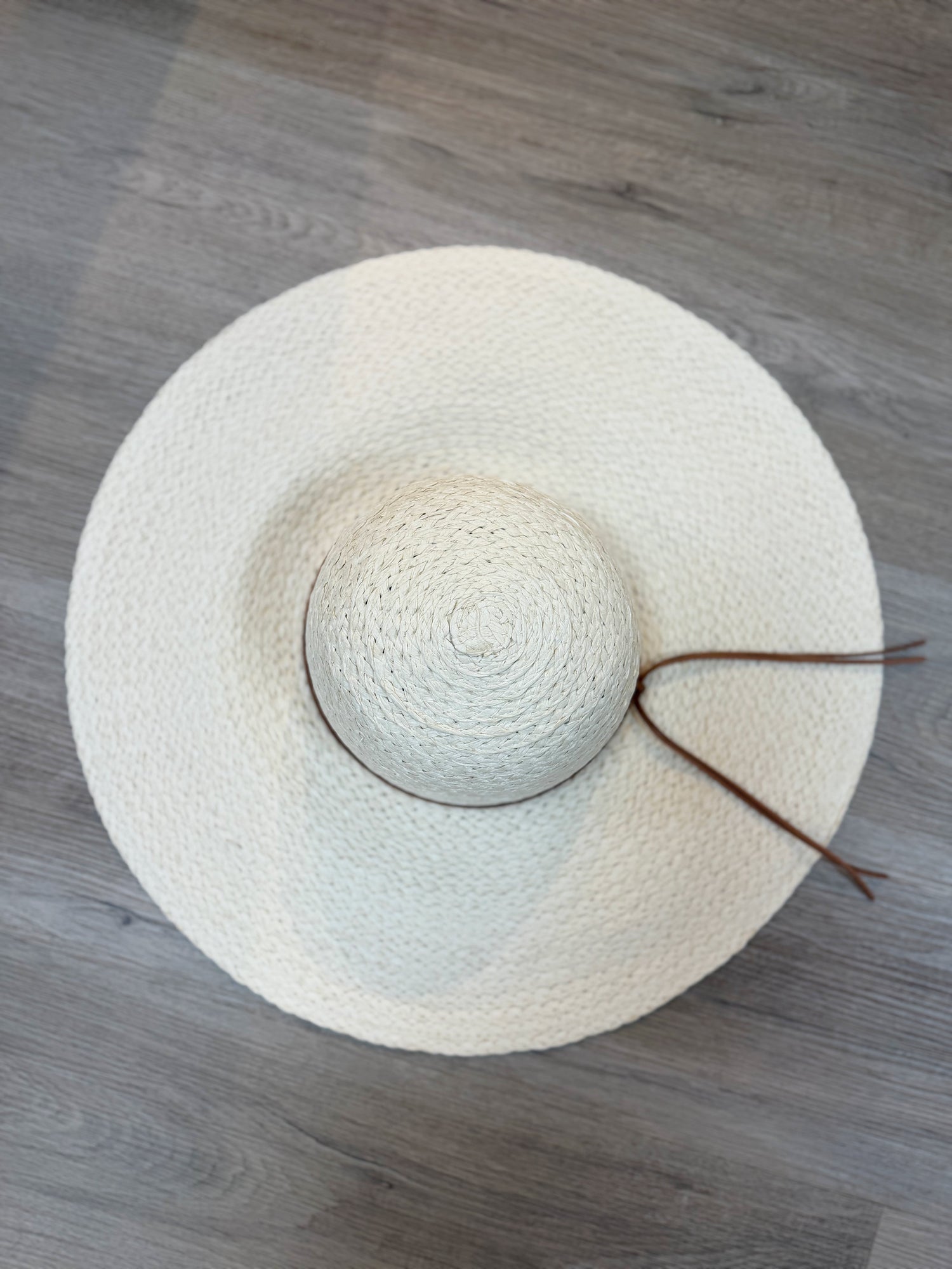 FLOPPY STRAW HAT