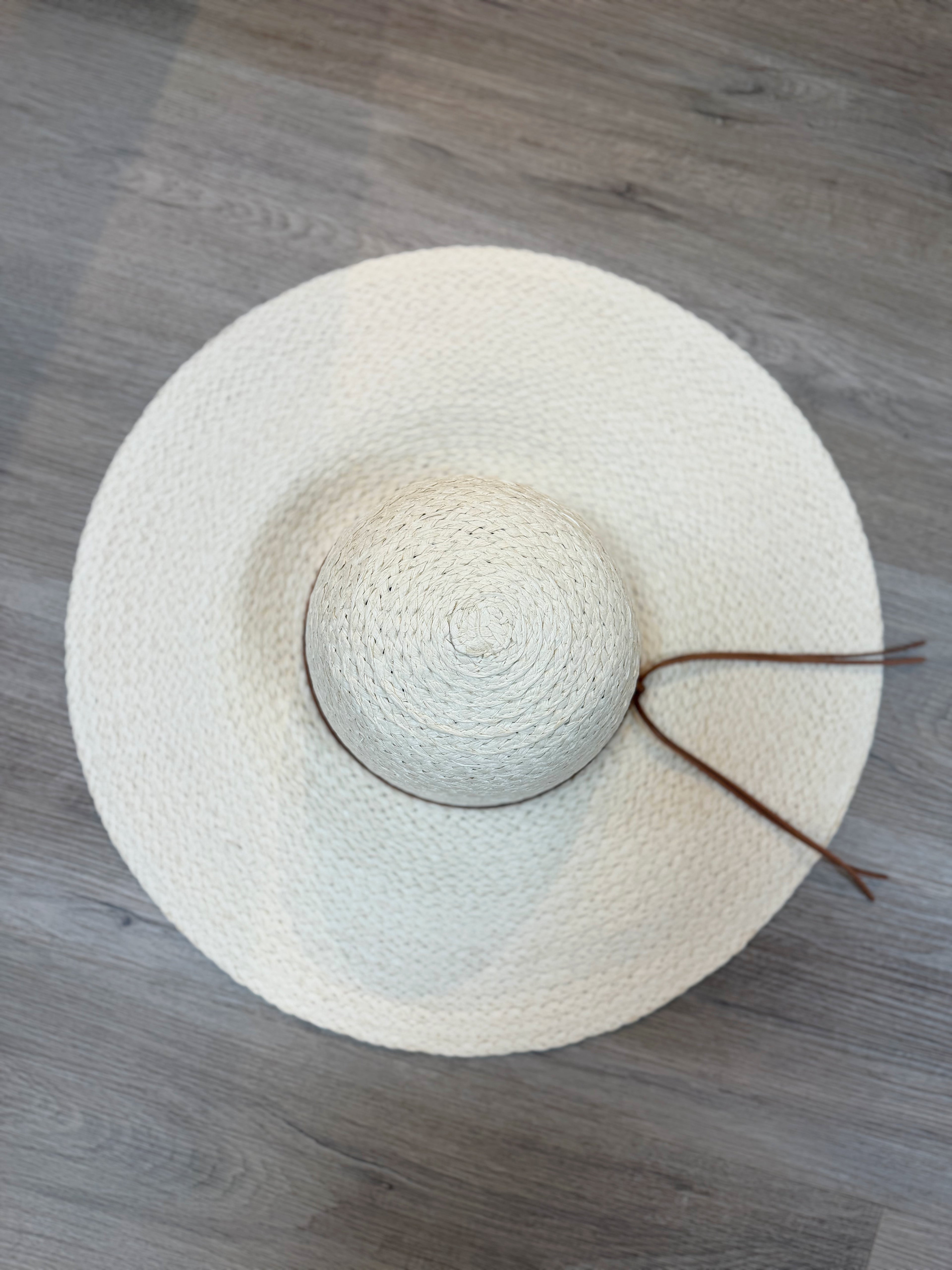 FLOPPY STRAW HAT