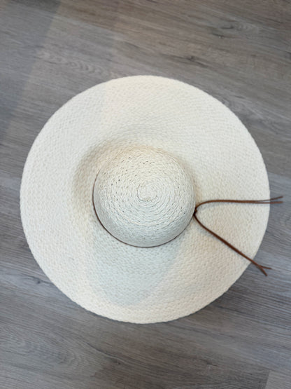 FLOPPY STRAW HAT