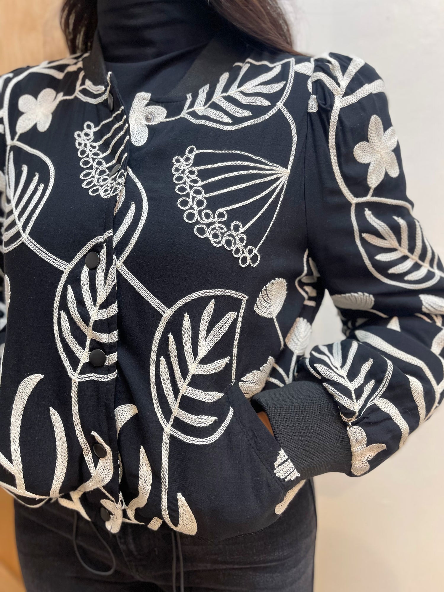 BLACK/WHITE EMBROIDERED FRONT BUTTON UP LONG SLEEVE PUFFER JACKET