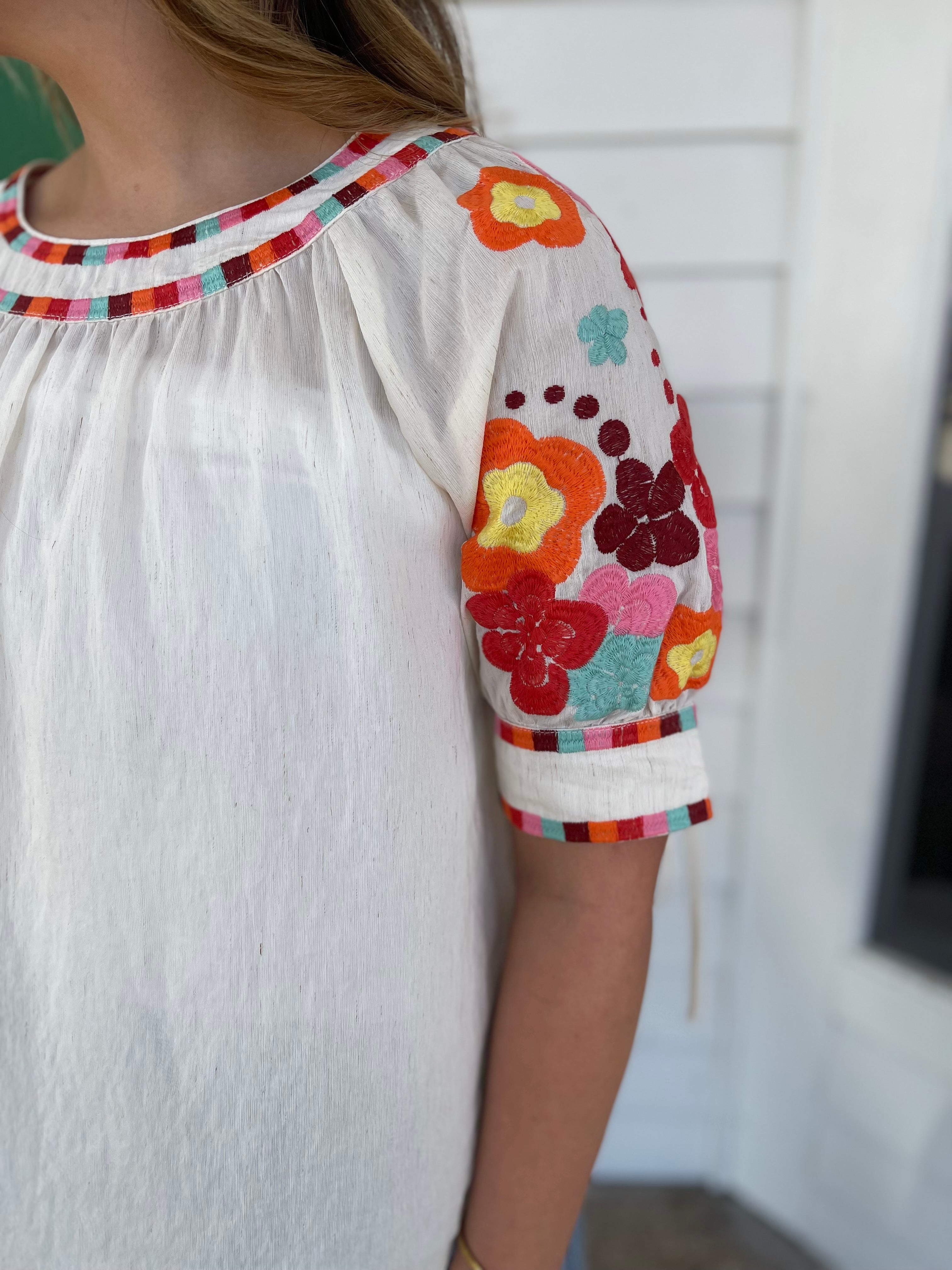 WHITE FLORAL EMBROIDED SHORT SLEEVE TOP
