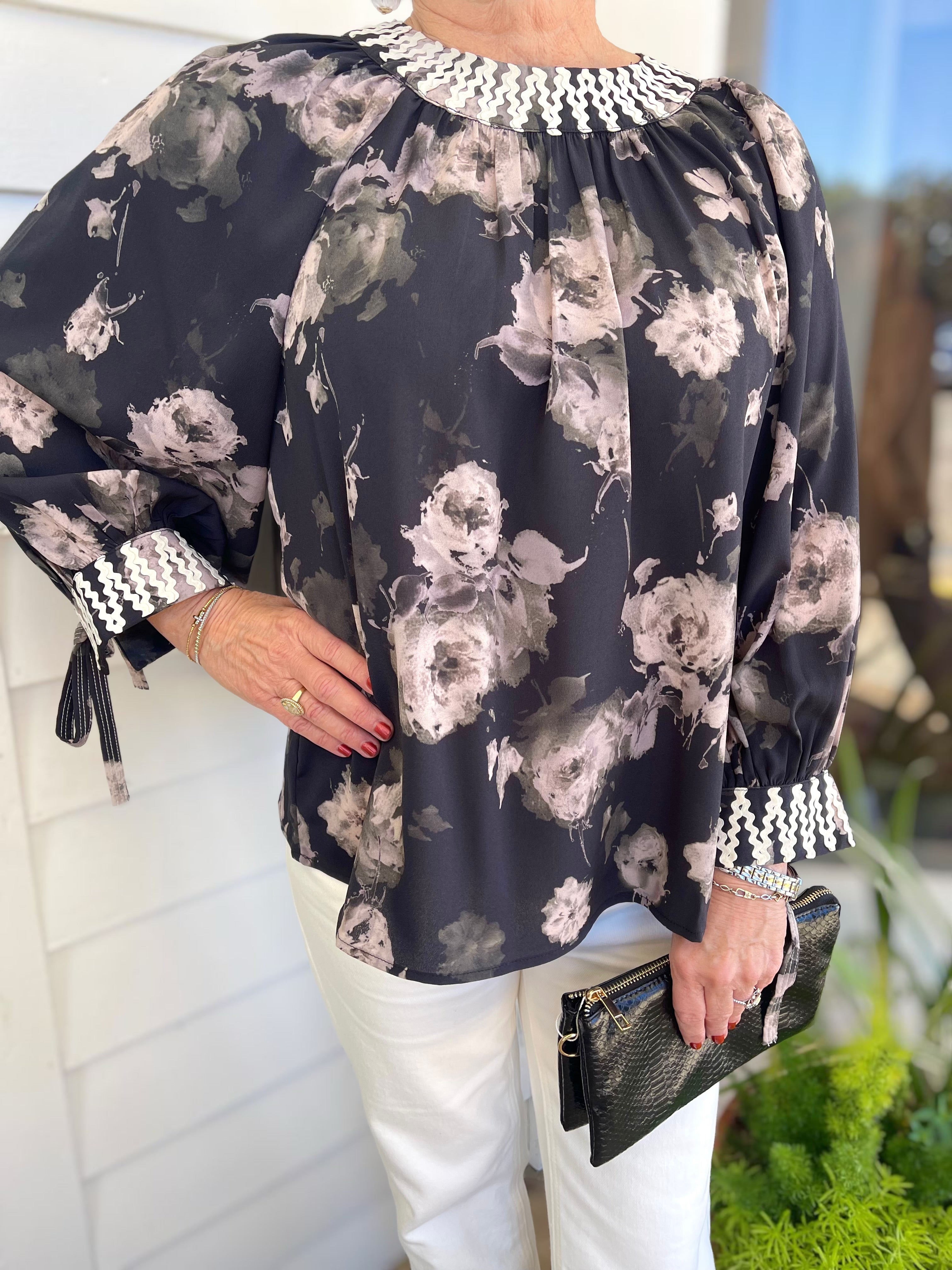 BLACK FLORAL PRINT RIC RAC ACCENT 3/4 SLEEVE TOP