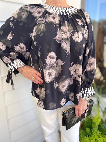 BLACK FLORAL PRINT RIC RAC ACCENT 3/4 SLEEVE TOP