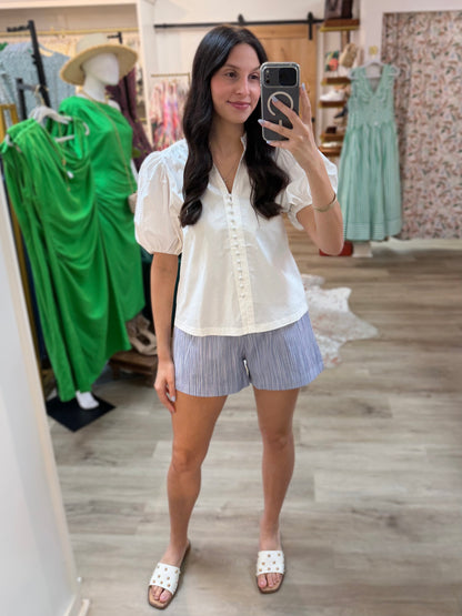 OFF WHITE RUFFLED COLLAR PUFF SLEEVE BUTTON UP TOP
