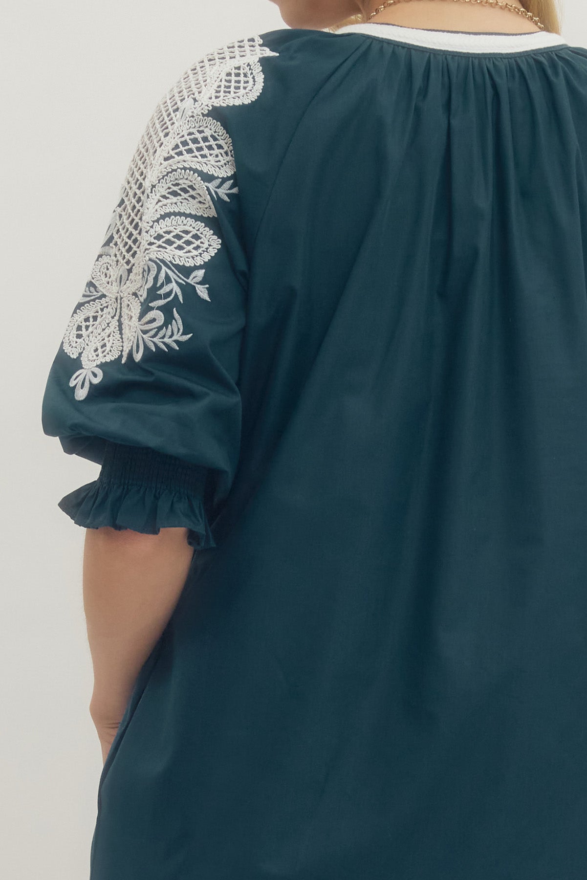 NAVY/WHITE EMBROIDERY DETAIL SMOCKED HALF SLEEVE MIDI DRESS