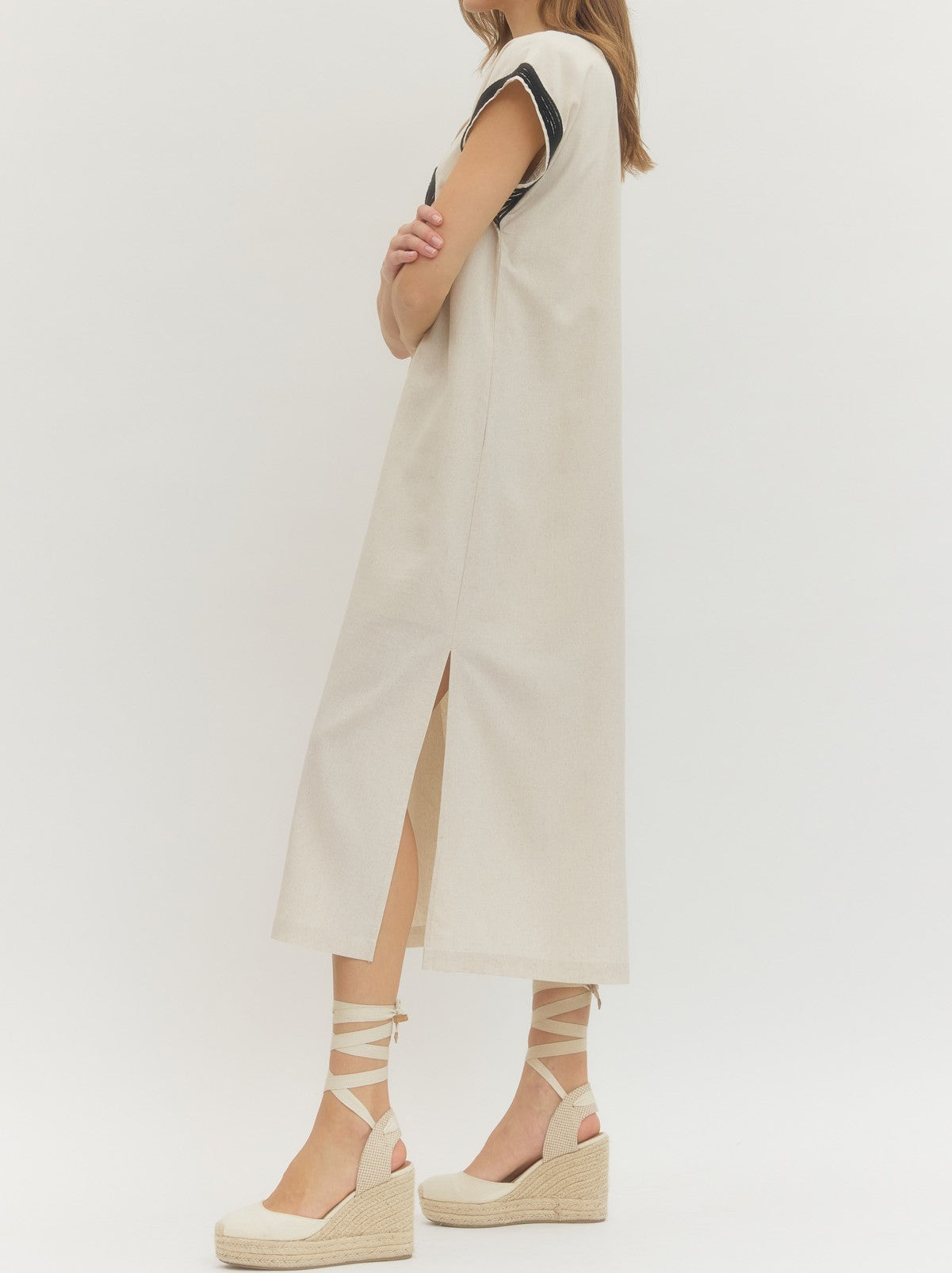 LINEN/BLACK TWISTED PIPING DETAIL SHORT SLEEVE MIDI DRESS