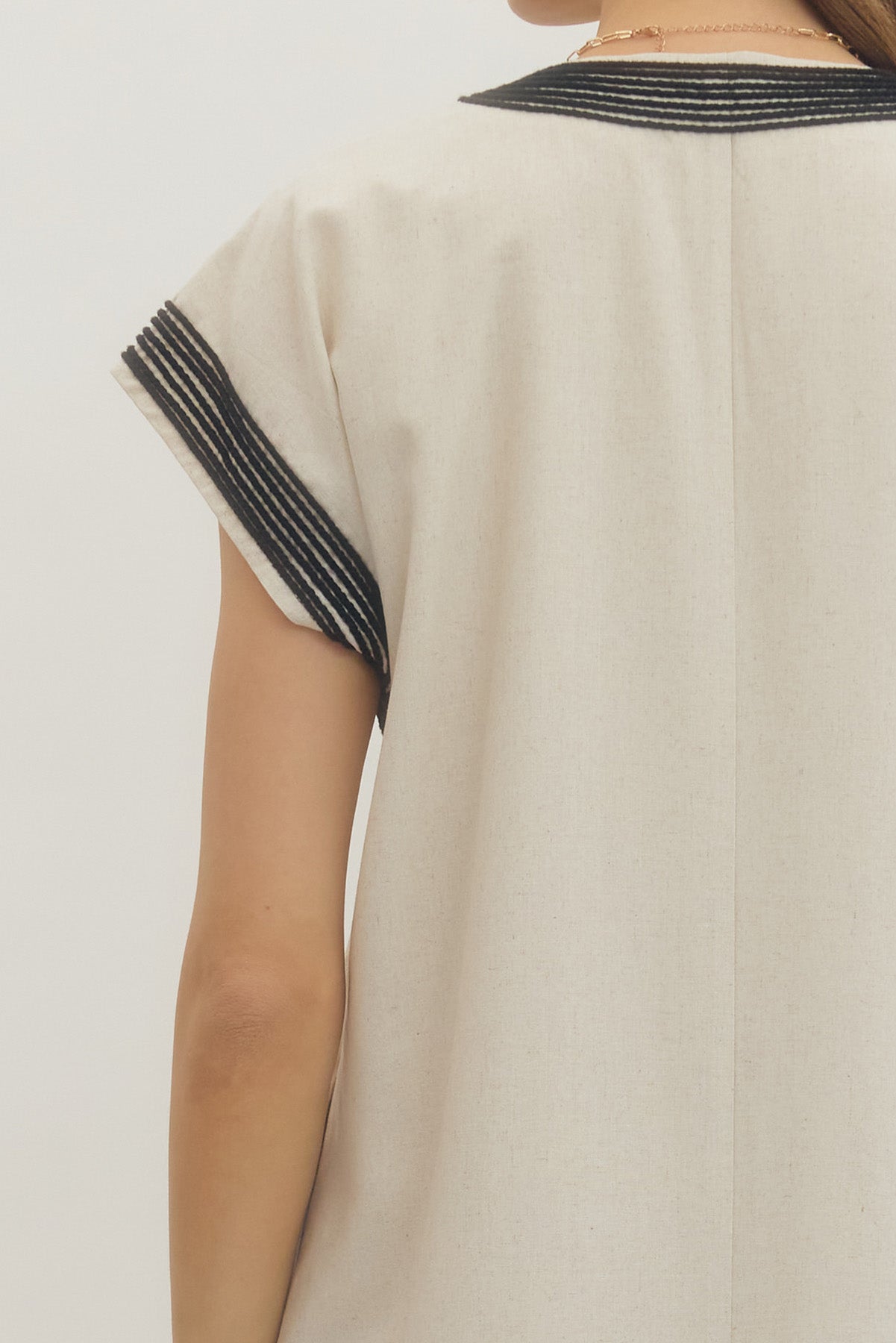 LINEN/BLACK TWISTED PIPING DETAIL SHORT SLEEVE MIDI DRESS