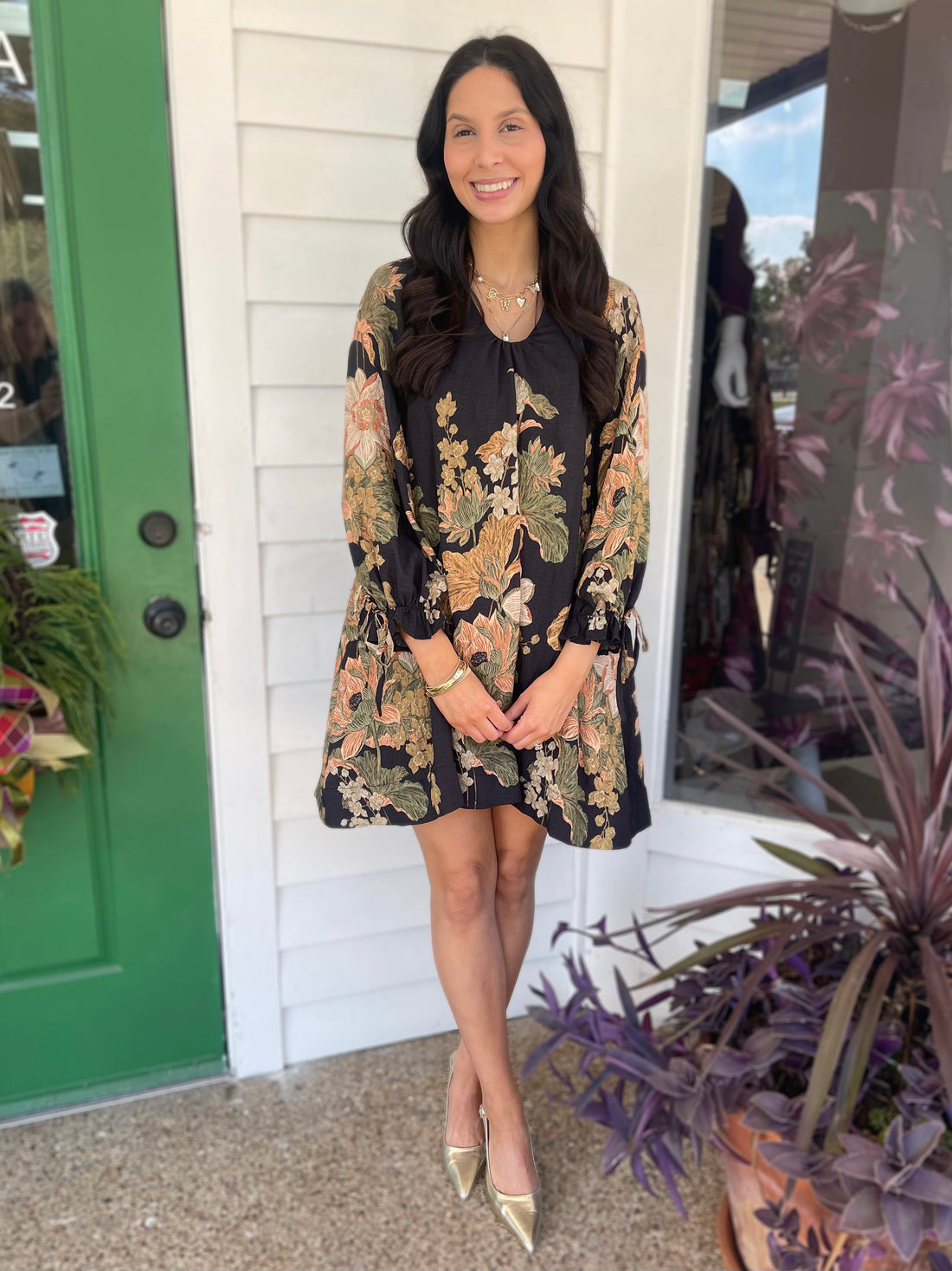BLACK FLORAL PRINT GATHERED VNECK LONG SLEEVE MINI DRESS