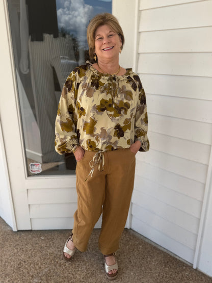 CAMEL STRAIGHT LEG CROPPED TROSUER PANTS