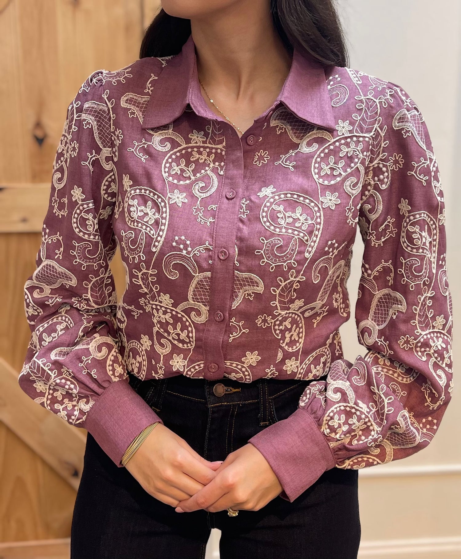 MAUVE/CREAM EMBROIDERED COLLARED BUTTON UP LONG SLEEVE TOP