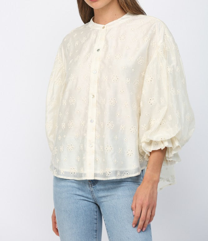 IVORY FLORAL EMBROIDERED EYELET BUBBLE SLEEVE BUTTON UP TOP