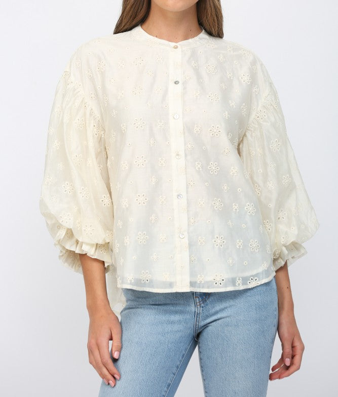 IVORY FLORAL EMBROIDERED EYELET BUBBLE SLEEVE BUTTON UP TOP
