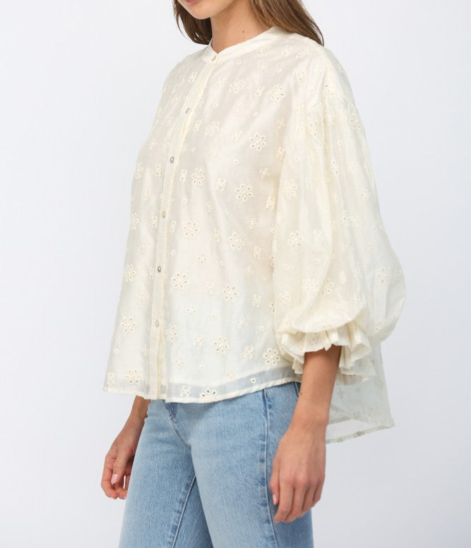 IVORY FLORAL EMBROIDERED EYELET BUBBLE SLEEVE BUTTON UP TOP