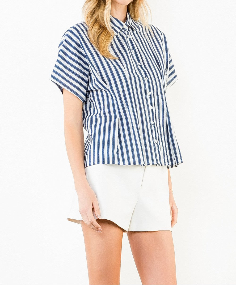 BLUE STRIPE SEERSUCKER PRINT BUTTON UP SHORT SLEEVE TOP