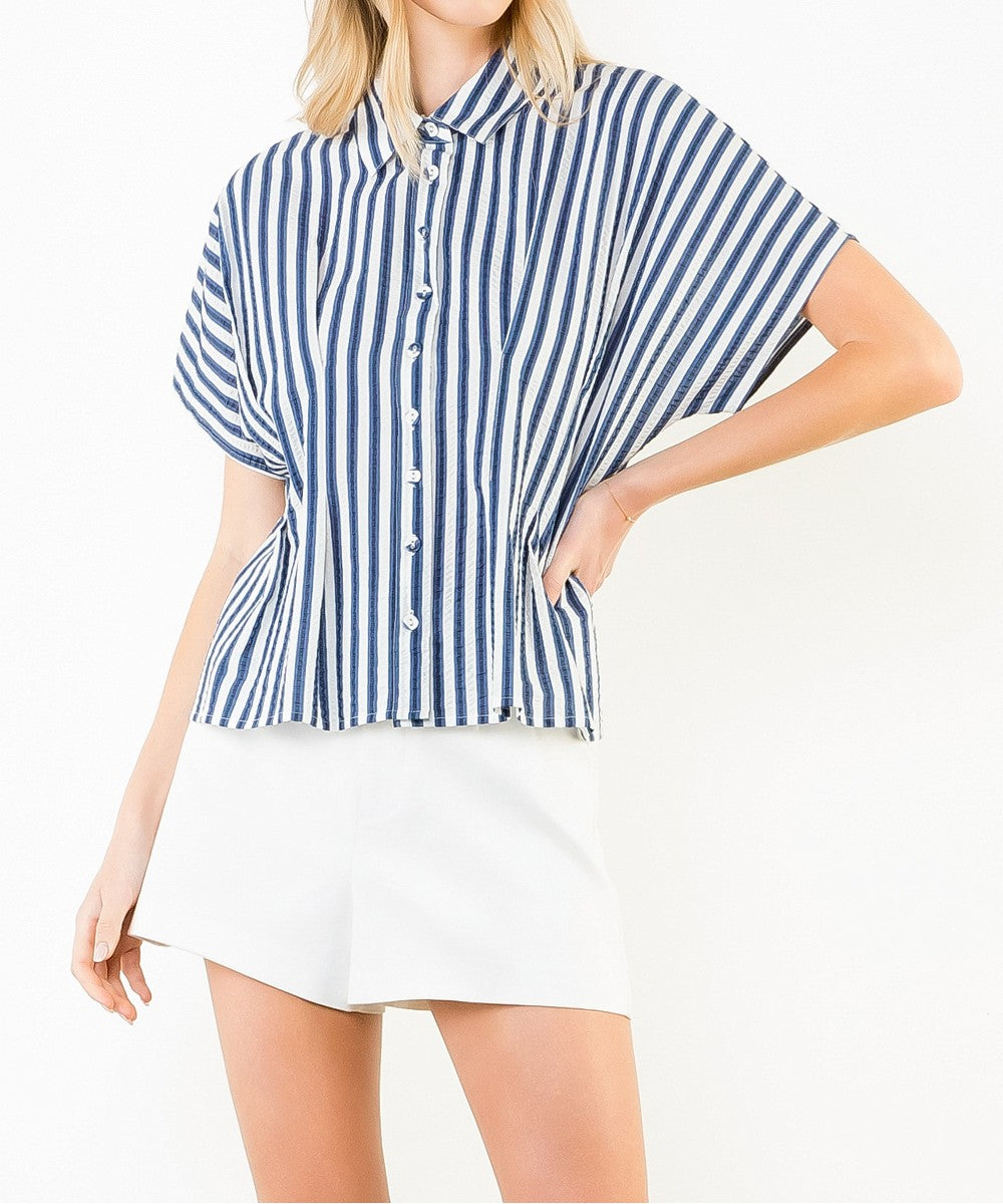 BLUE STRIPE SEERSUCKER PRINT BUTTON UP SHORT SLEEVE TOP