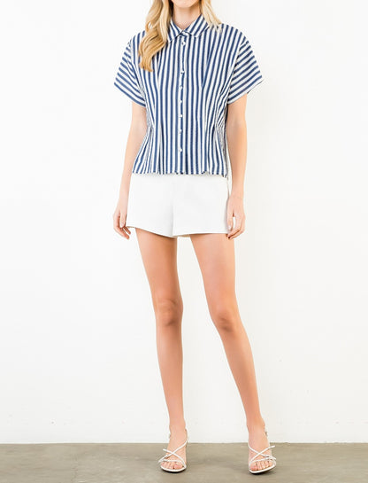 BLUE STRIPE SEERSUCKER PRINT BUTTON UP SHORT SLEEVE TOP