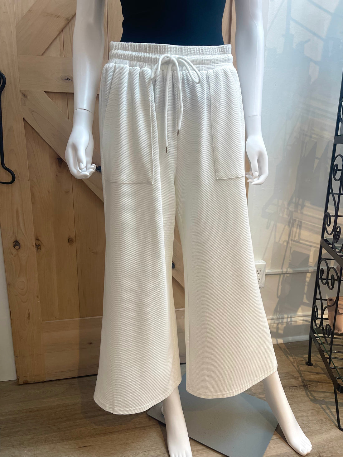 WHITE TEXTURED WIDE LEG PANTS