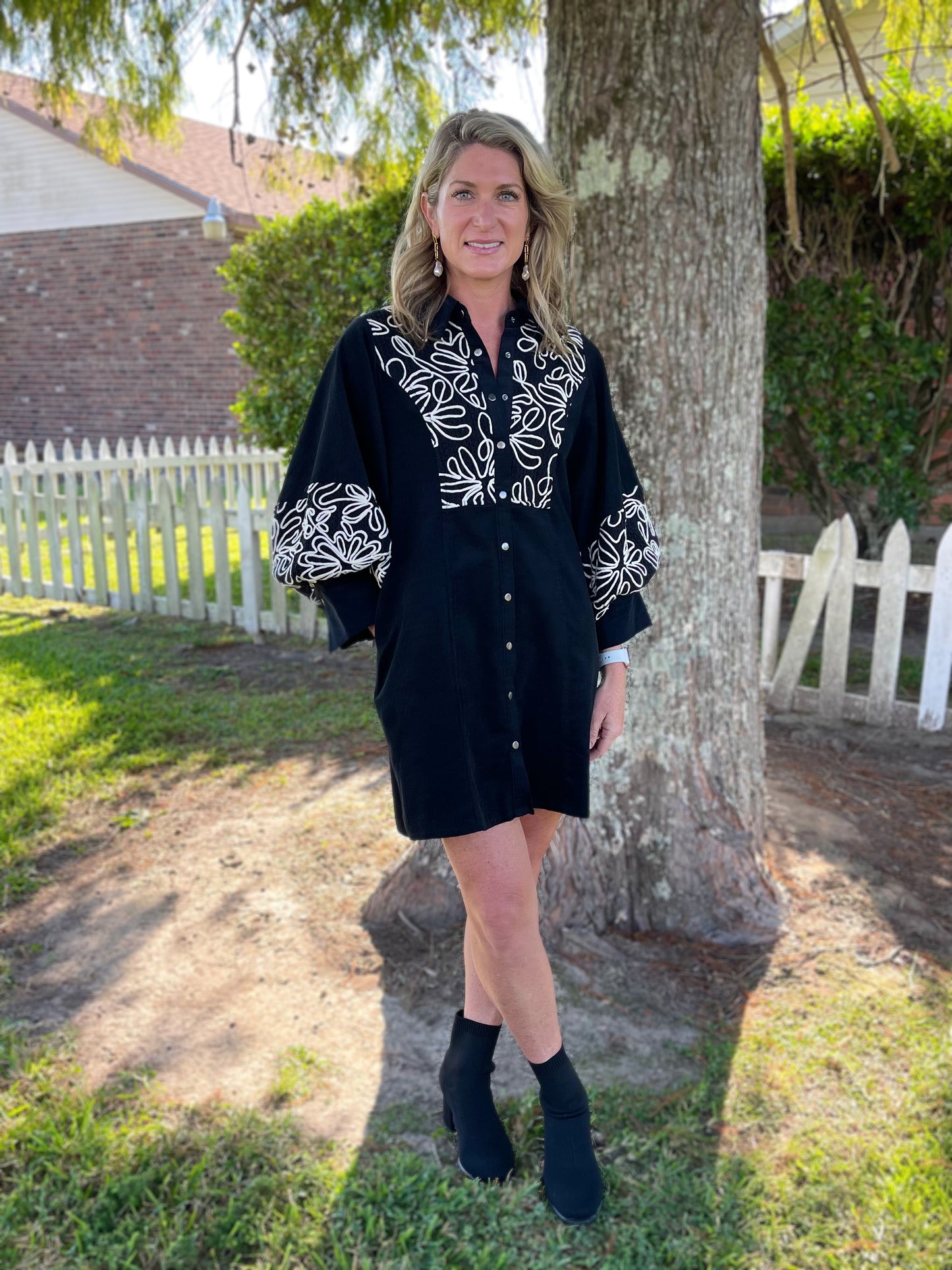 BLACK EMBROIDERED DETAIL BUTTON UP DRESS