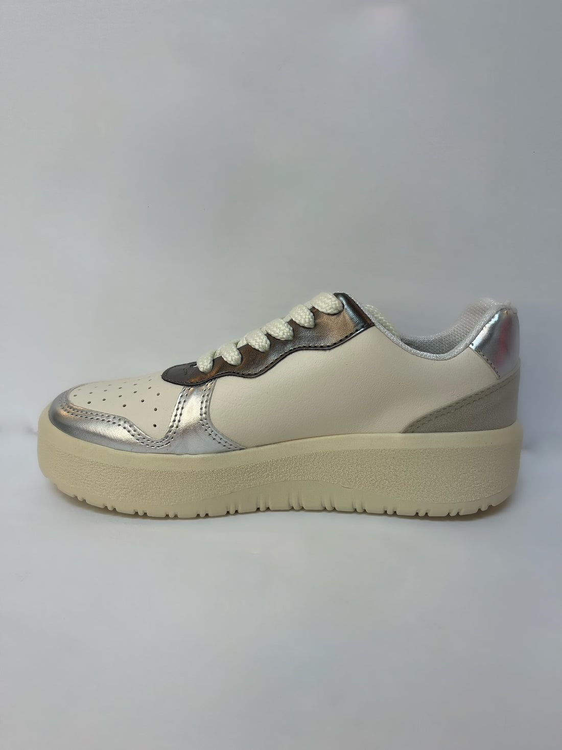 BLACK/SILVER IVY SNEAKER