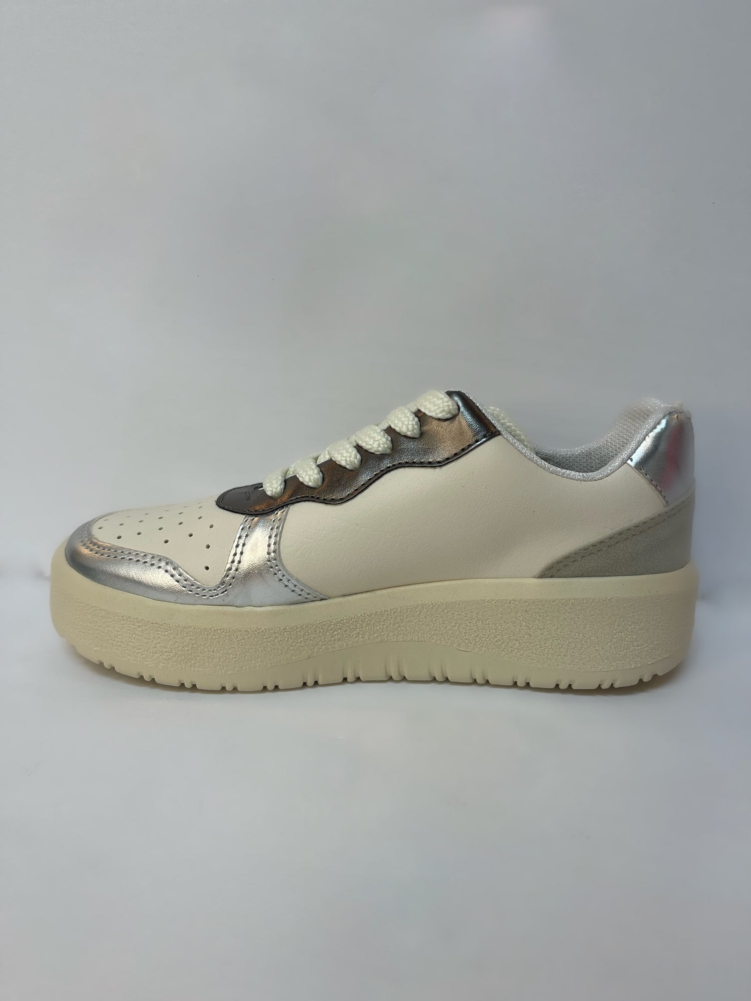 BLACK/SILVER IVY SNEAKER
