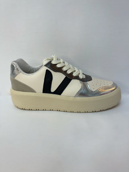 BLACK/SILVER IVY SNEAKER