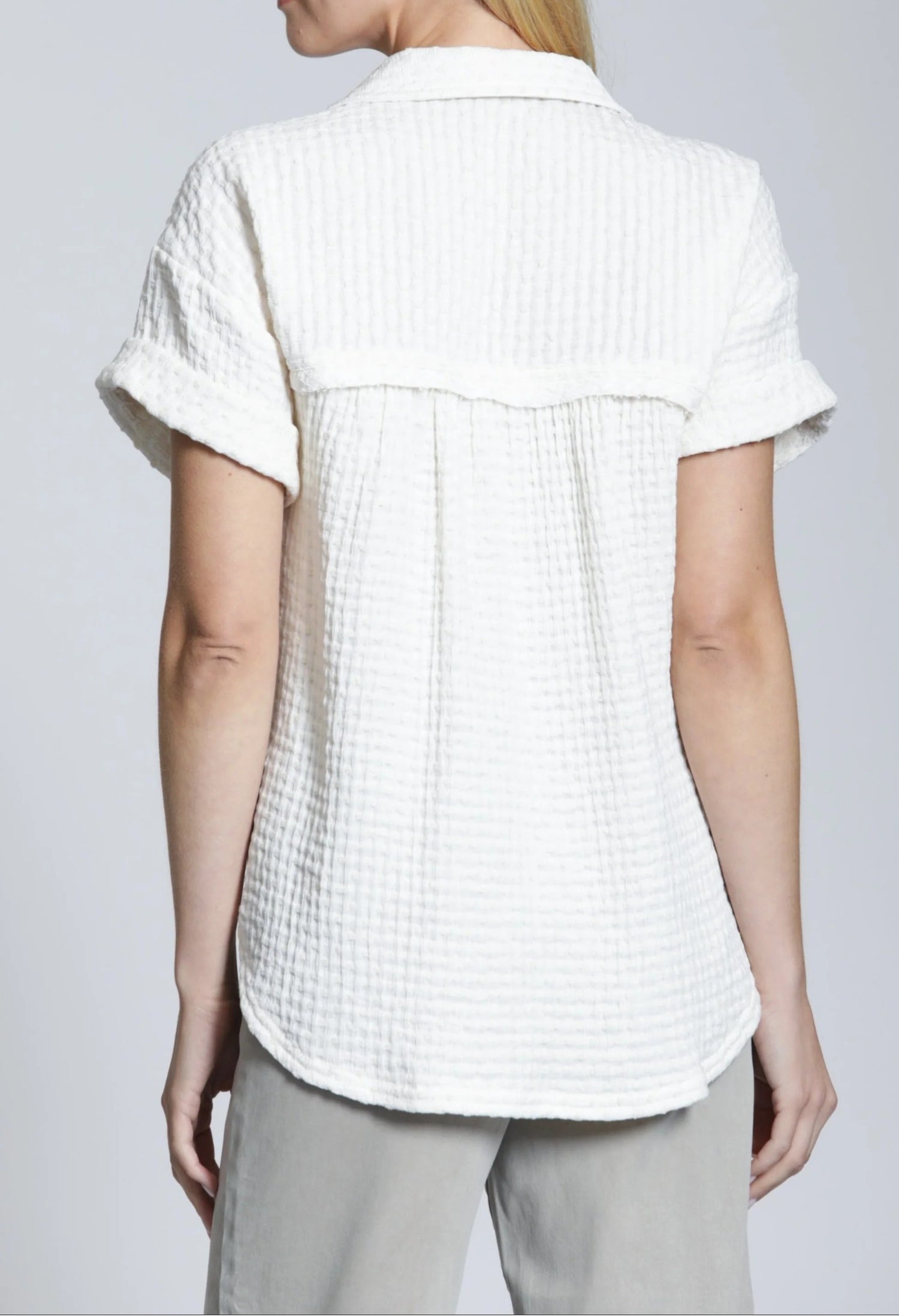 NATURAL BREEZY CRINKLE GAUZE SHORT SLEEVE BUTTON UP TOP