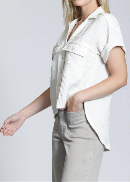 NATURAL BREEZY CRINKLE GAUZE SHORT SLEEVE BUTTON UP TOP