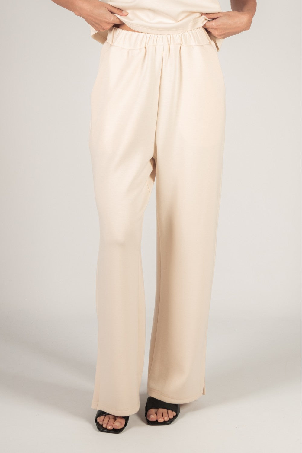EGGSHELL PCILL BUTTER MODAL SIDE SLIT WIDE LEG PANTS