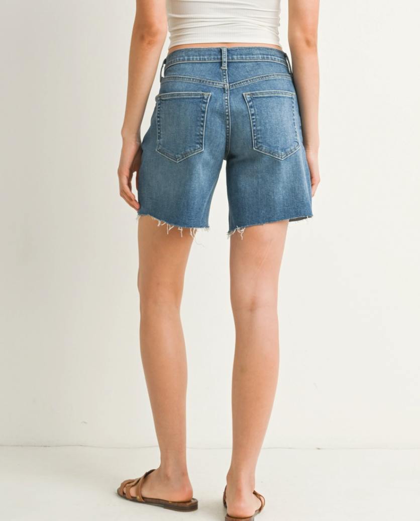 MEDIUM WASH DENIM BERMUDA SHORT