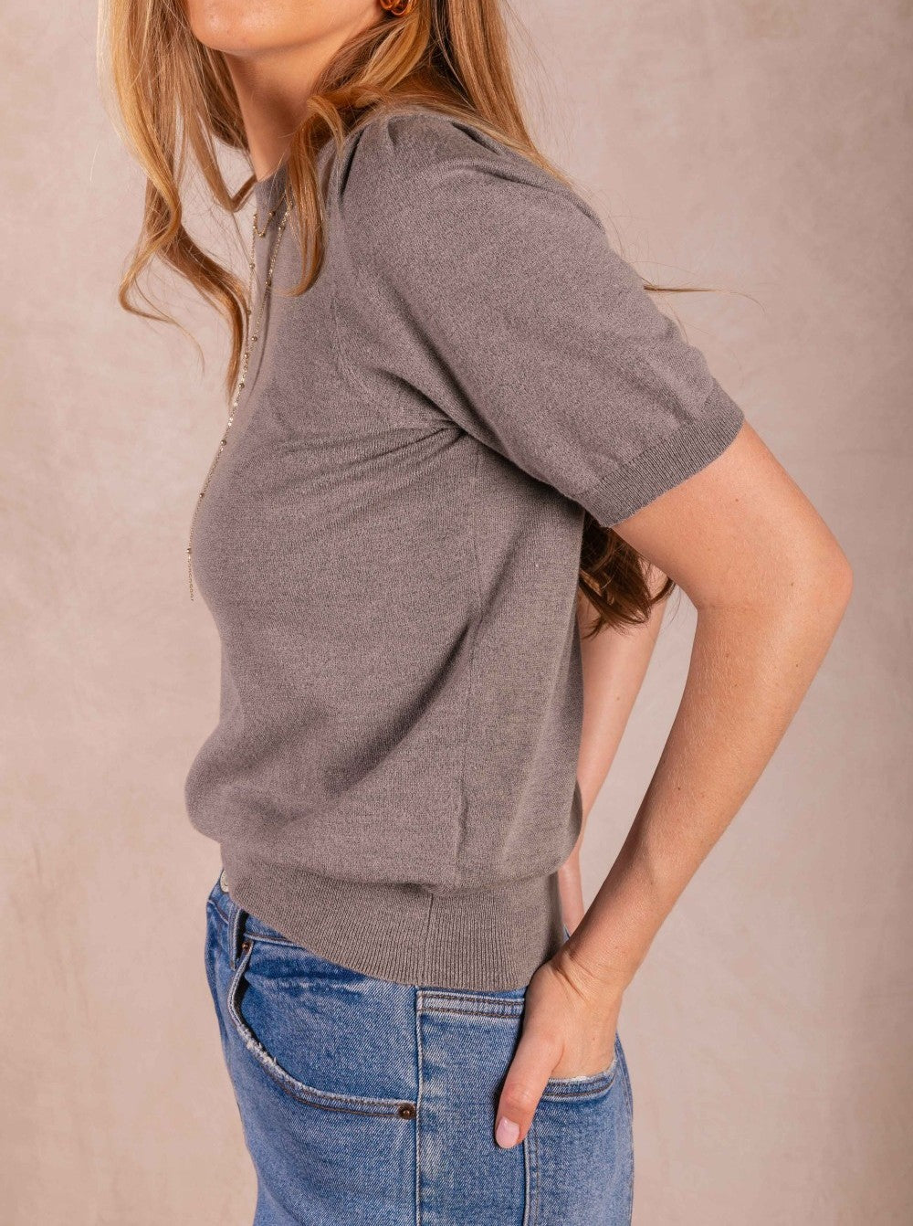 CHARCOAL KNIT SHORT PUFF SLEEVE TOP