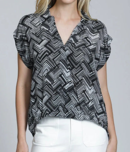 BLACK/WHITE SHATTERED GRID TABBED CUFF WRAP TOP