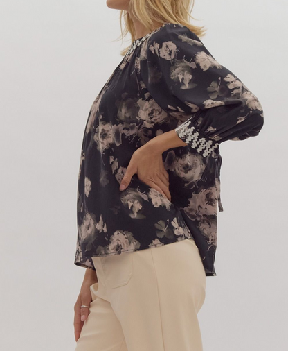 BLACK FLORAL PRINT RIC RAC ACCENT 3/4 SLEEVE TOP