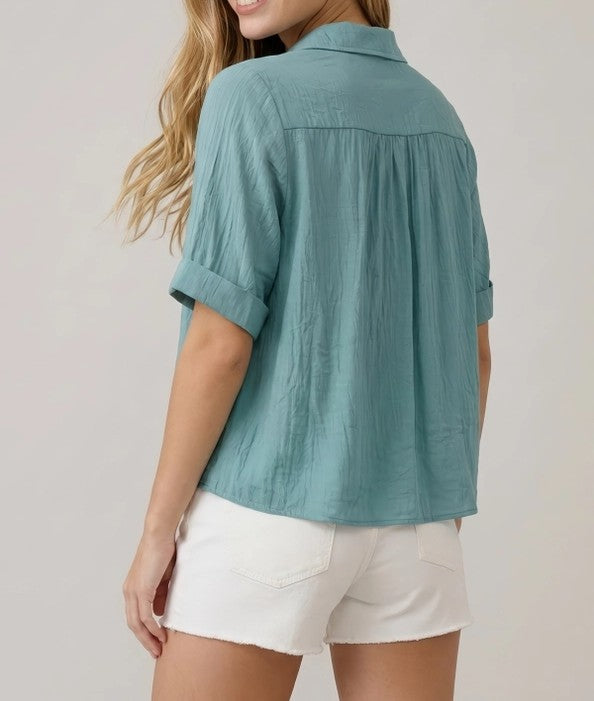 DEEP SAGE COLLARED FRONT BUBBLE SHORT SLEEVE TOP