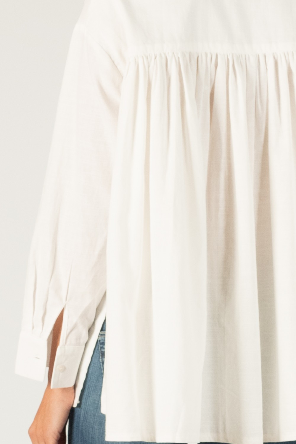 OFF WHITE LONG SLEEVE BUTTON UP SHIRT W/ PLEATED BACK DETAIL