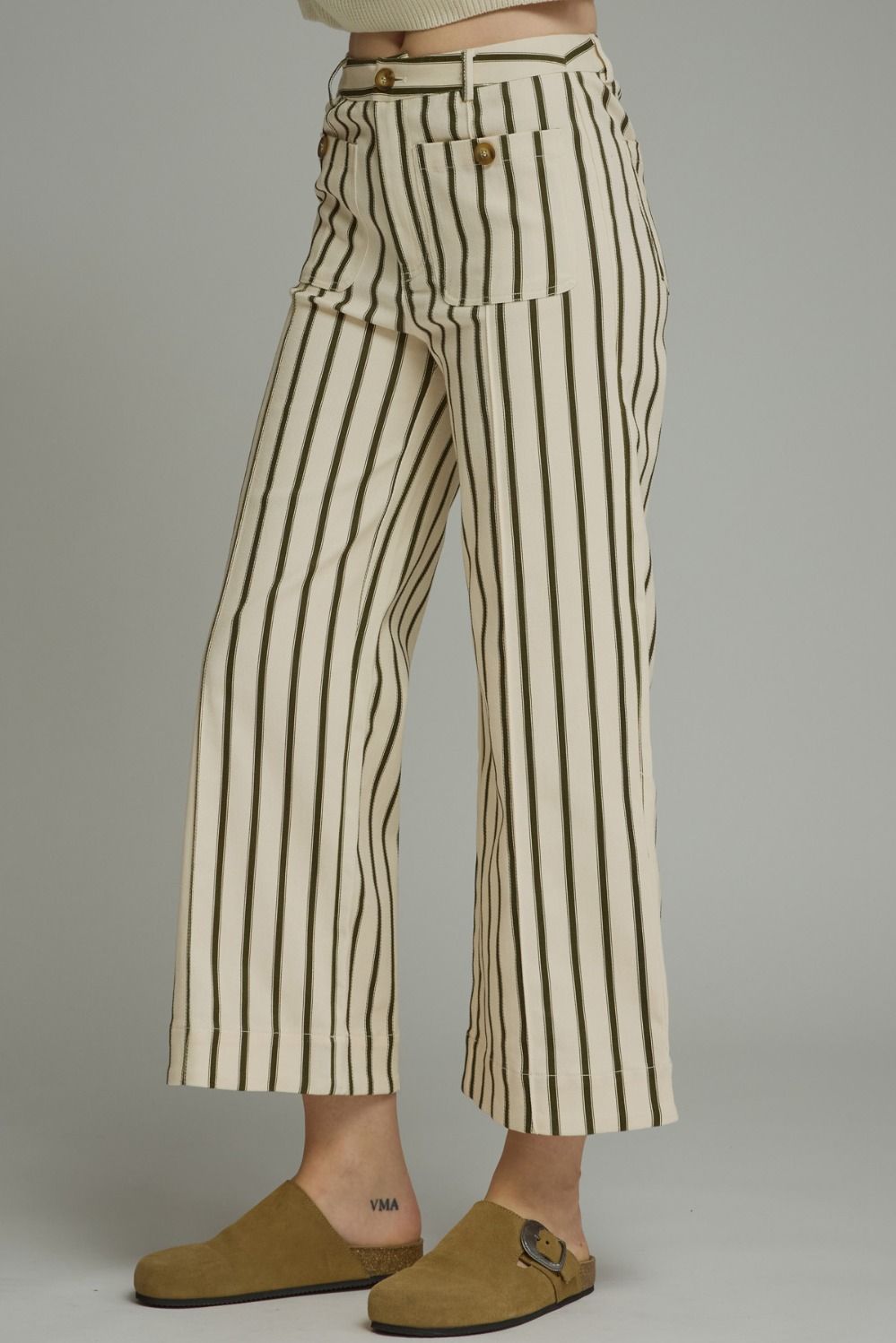 OLIVE STRIPED ANKLE LENGTH PANTS