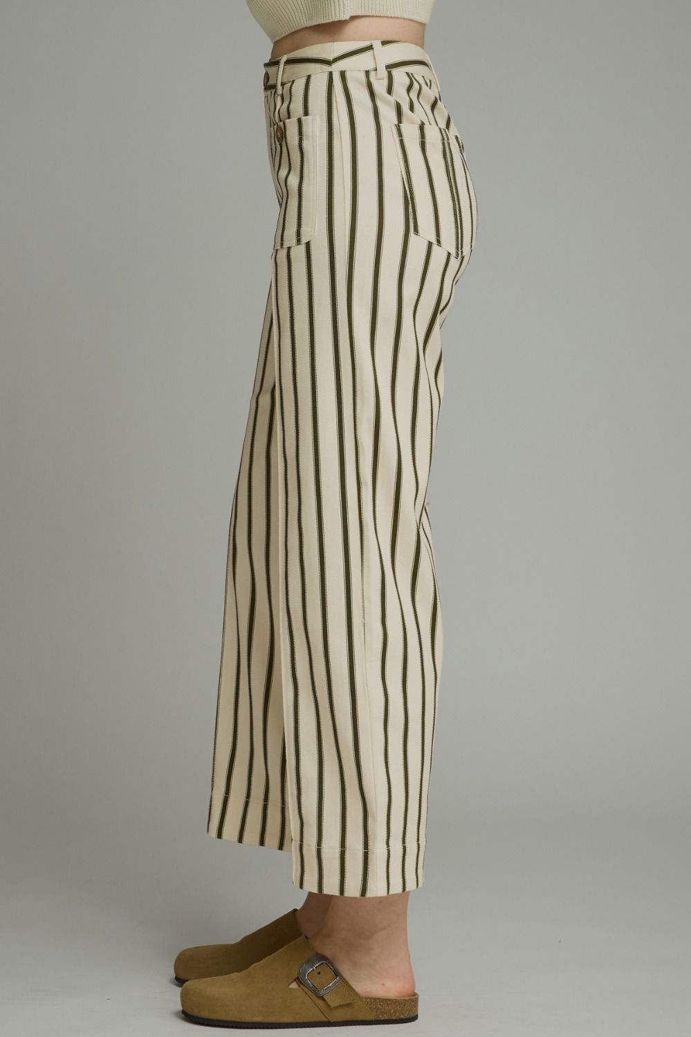 OLIVE STRIPED ANKLE LENGTH PANTS