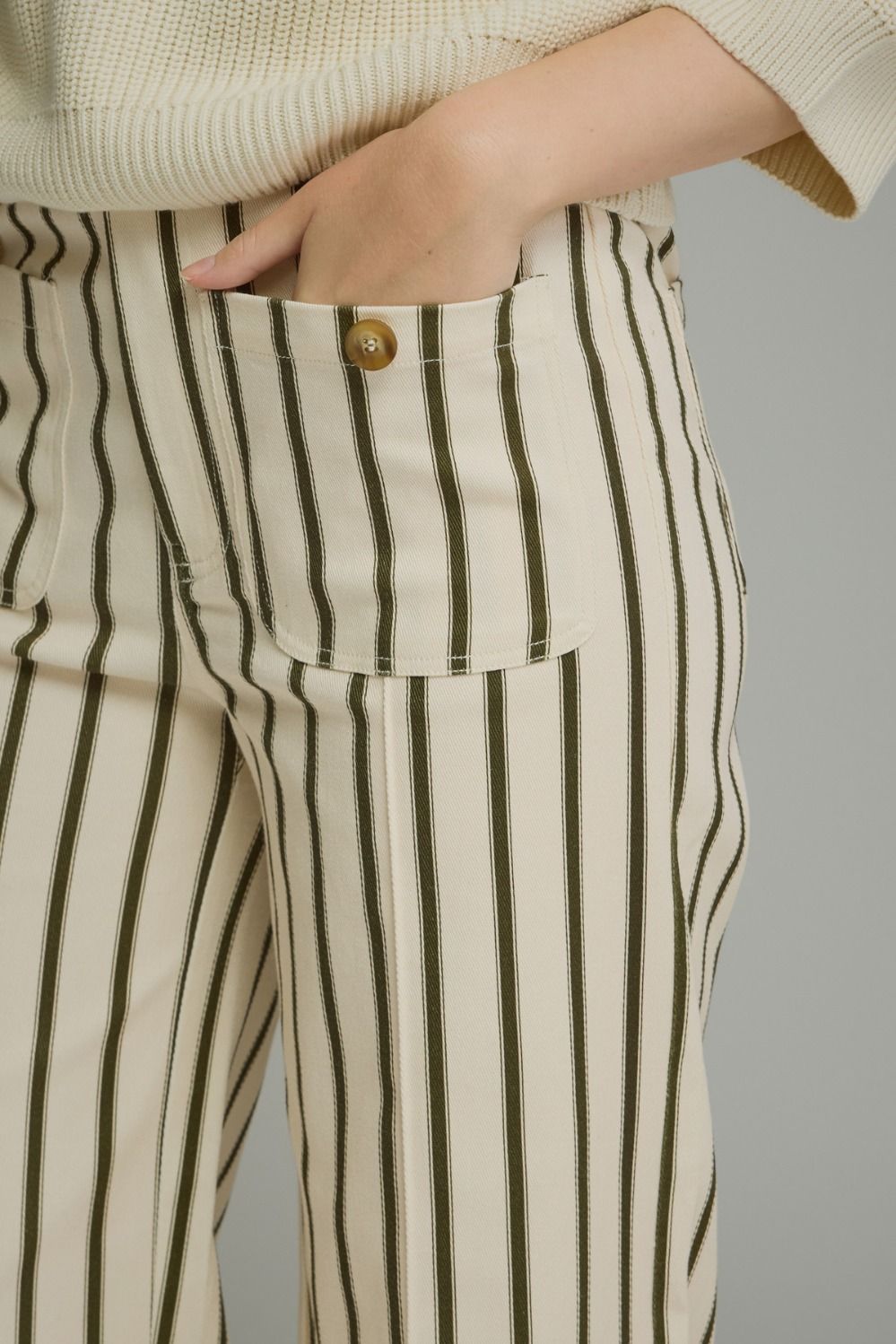 OLIVE STRIPED ANKLE LENGTH PANTS