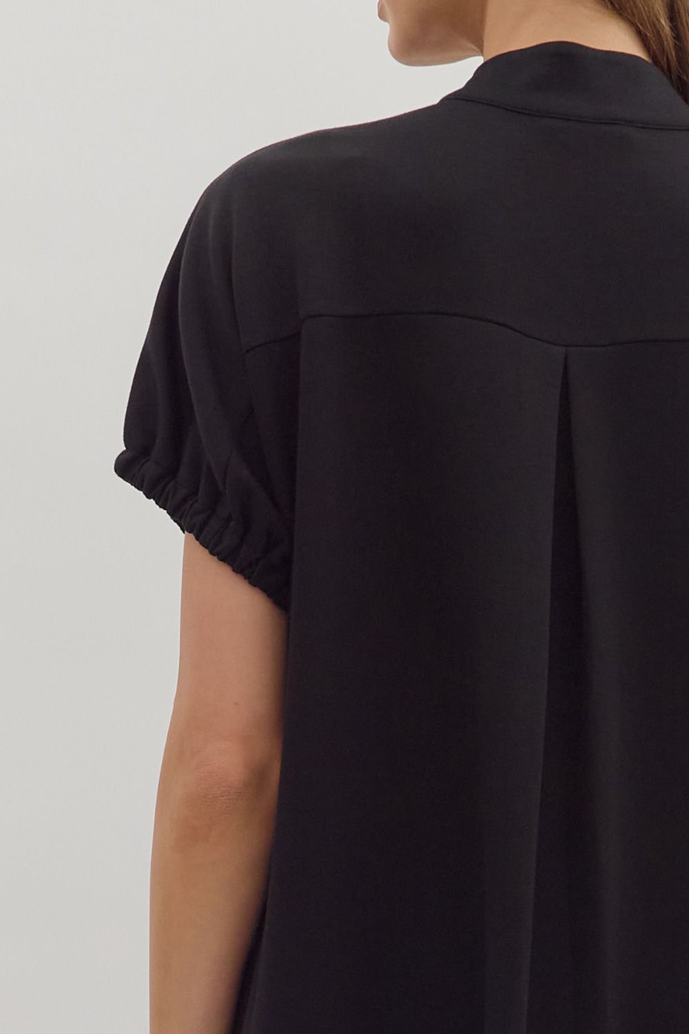 BLACK SOLID SHORT SLEEVE VNECK MIDI DRESS