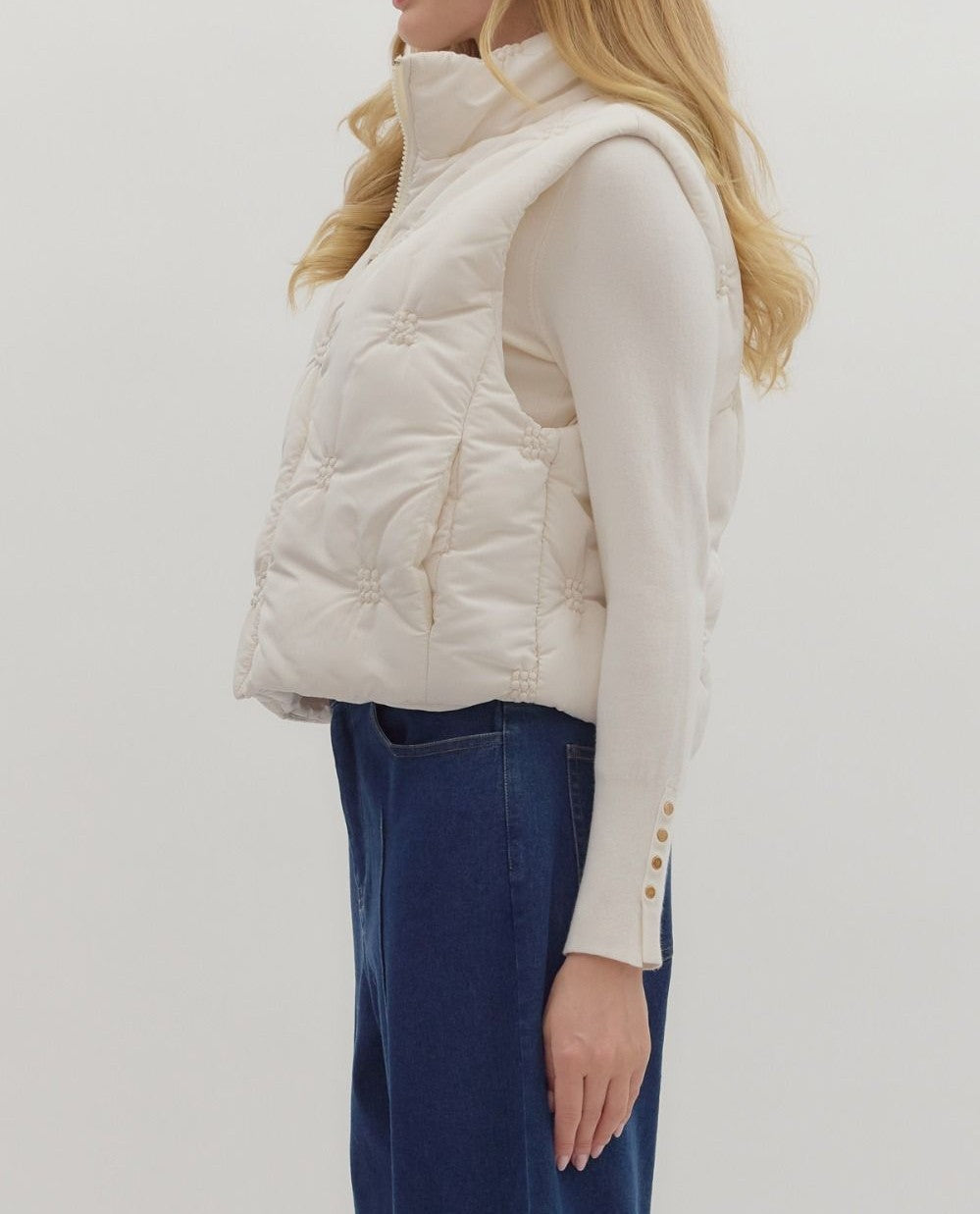 CREAM SLEEVELESS ZIP-FRONT QUILTED PUFFER VEST