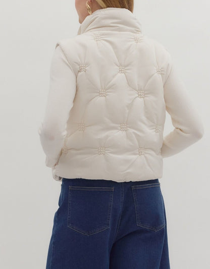 CREAM SLEEVELESS ZIP-FRONT QUILTED PUFFER VEST
