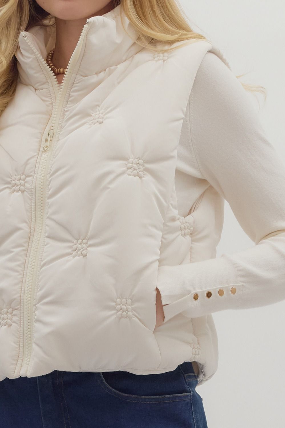 CREAM SLEEVELESS ZIP-FRONT QUILTED PUFFER VEST