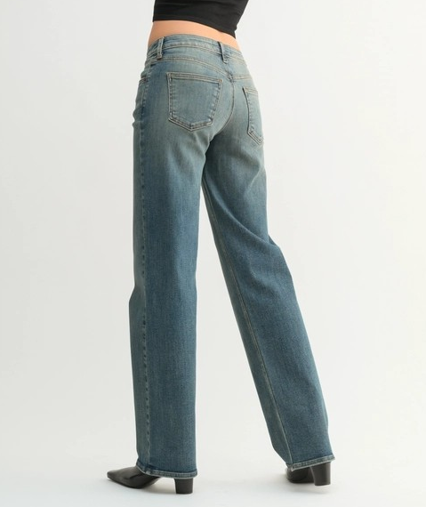 MEDIUM WASH VINTAGE STRAIGHT LEG JEAN