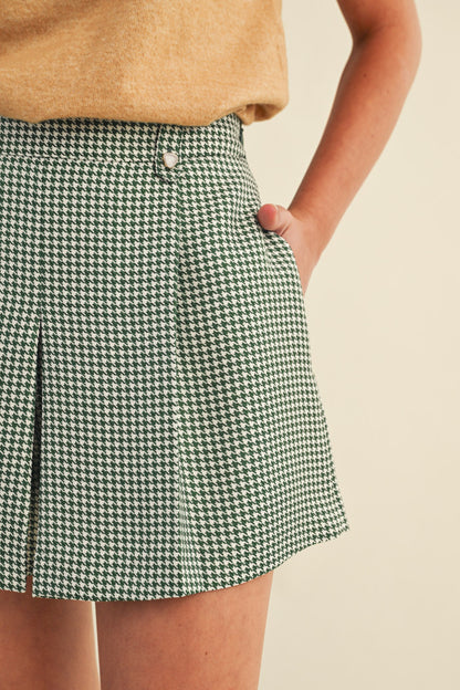 HUNTER GREEN HOUNDSTOOTH PLEATED HIGH RISE SHORTS