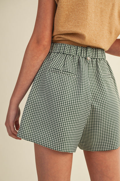HUNTER GREEN HOUNDSTOOTH PLEATED HIGH RISE SHORTS