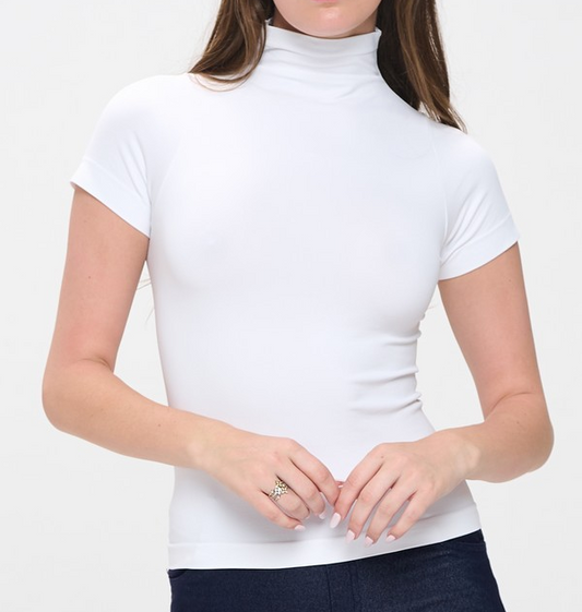 WHITE MOCK NECK SEAMLESS SHORT SLEEVE TOP